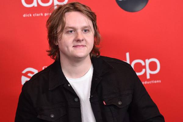 Lewis Capaldi admits he drunk texted Harry Styles: "I don't know what it was that I sent him"