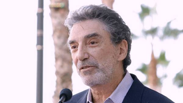 The big bank theory: TV producer Chuck Lorre donates $30 million to Cedars-Sinai Medical Center