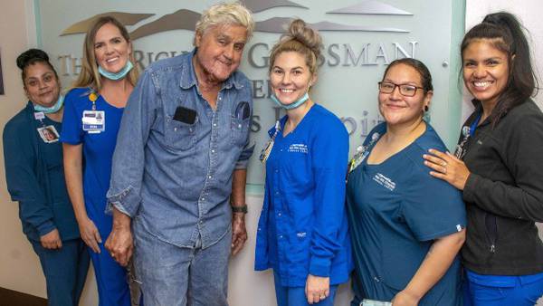 Jay Leno makes first stage appearance since suffering "serious" burns