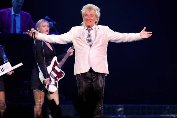 Rod Stewart vacations with 7 of his 8 kids for first time since 2015